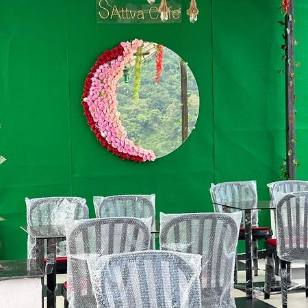 Sattva Cafe And Motel Rishīkesh Екстериор снимка