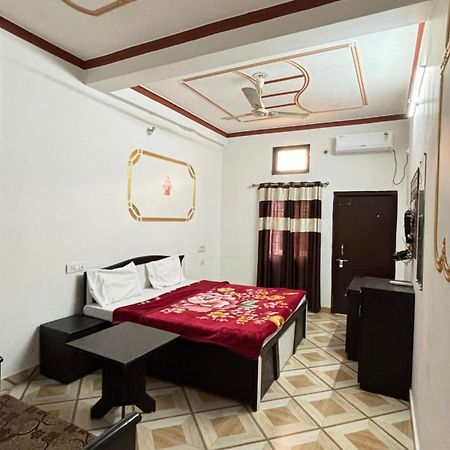 Sattva Cafe And Motel Rishīkesh Екстериор снимка