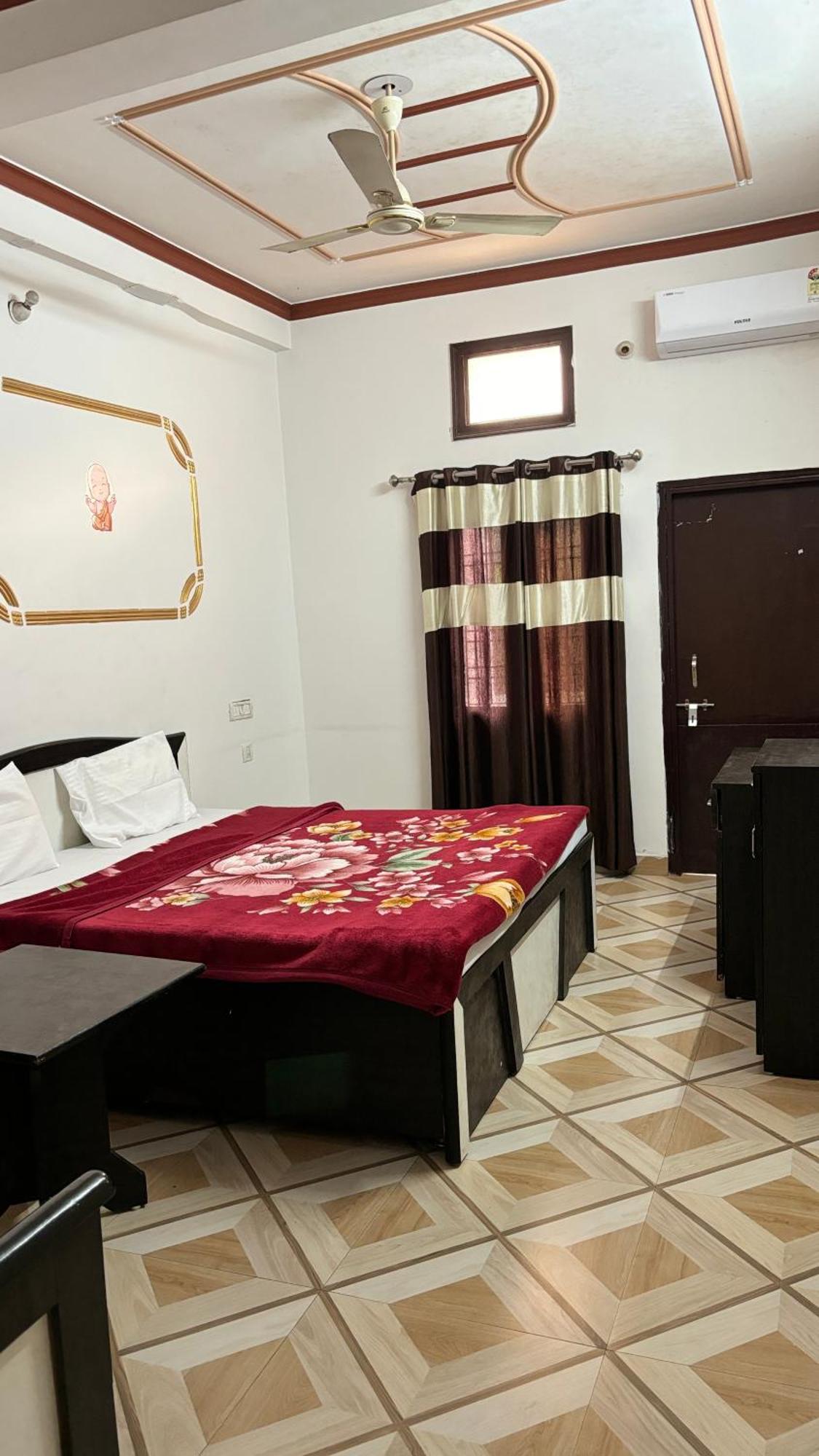 Sattva Cafe And Motel Rishīkesh Екстериор снимка