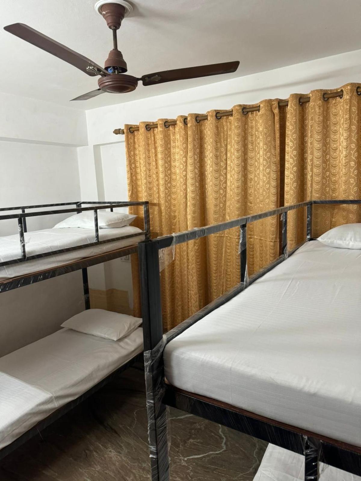 Sattva Cafe And Motel Rishīkesh Екстериор снимка