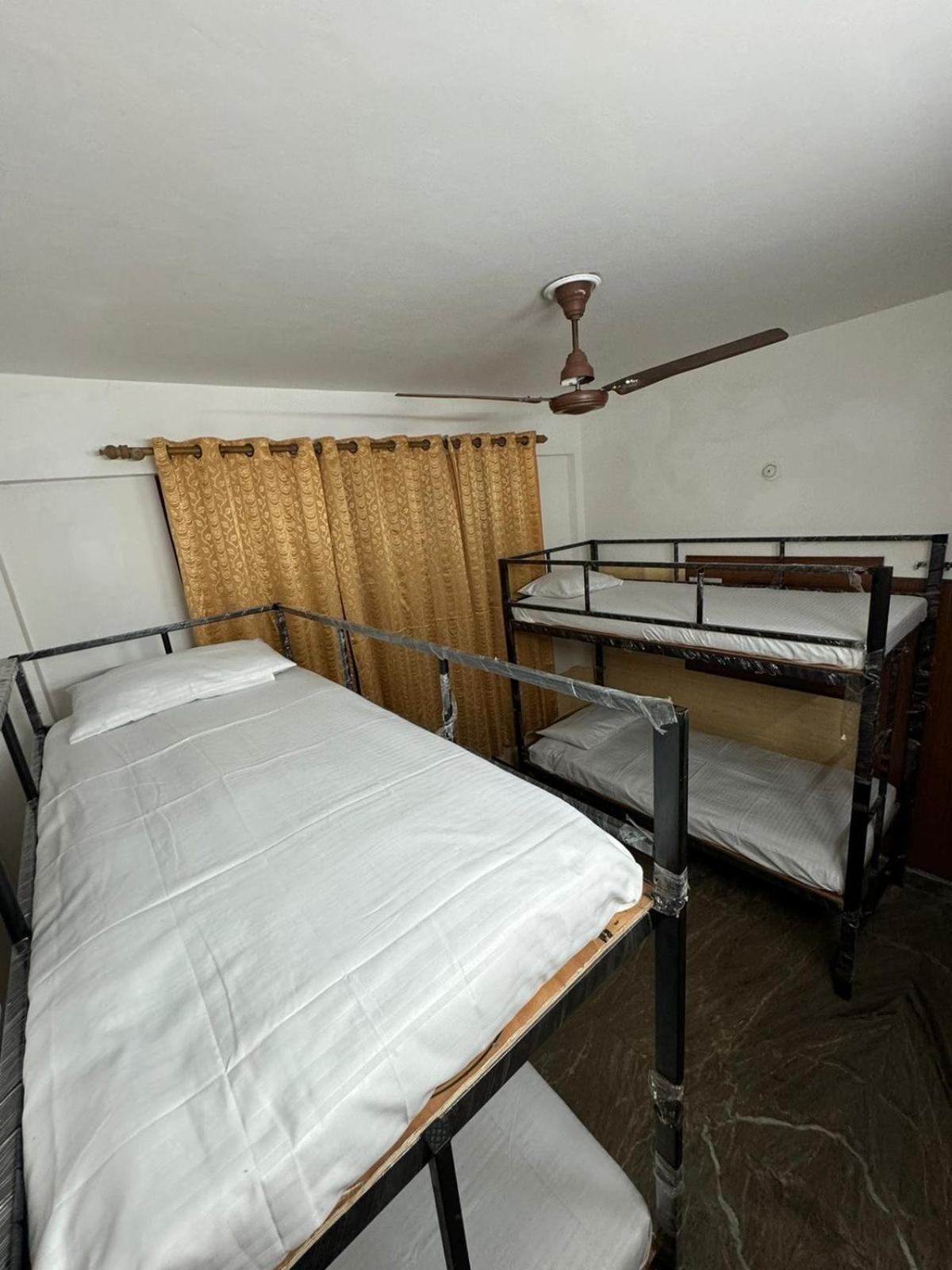 Sattva Cafe And Motel Rishīkesh Екстериор снимка